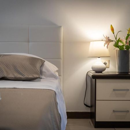 Studio Apartment La Luna Split Buitenkant foto