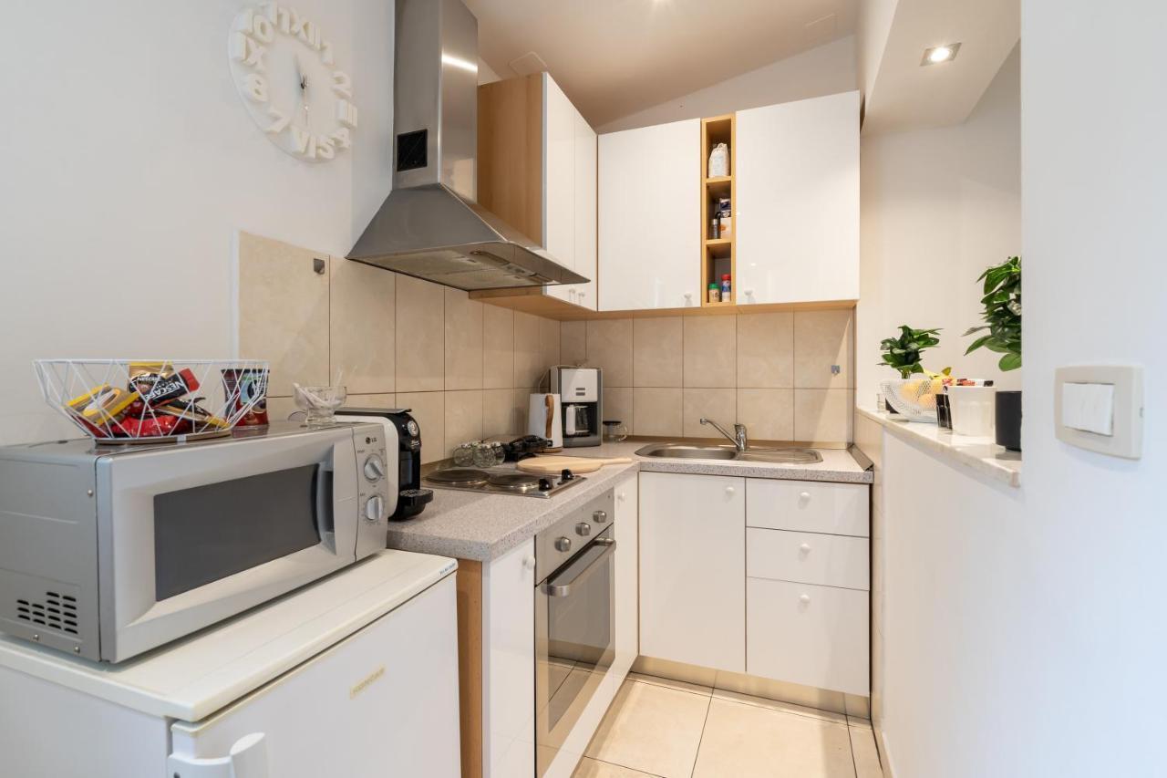 Studio Apartment La Luna Split Buitenkant foto