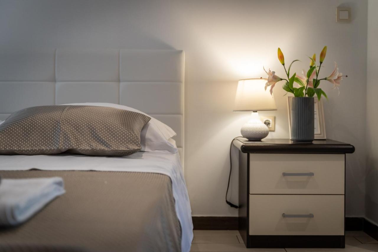 Studio Apartment La Luna Split Buitenkant foto