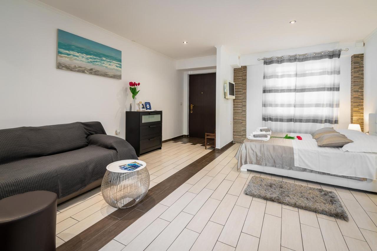 Studio Apartment La Luna Split Buitenkant foto