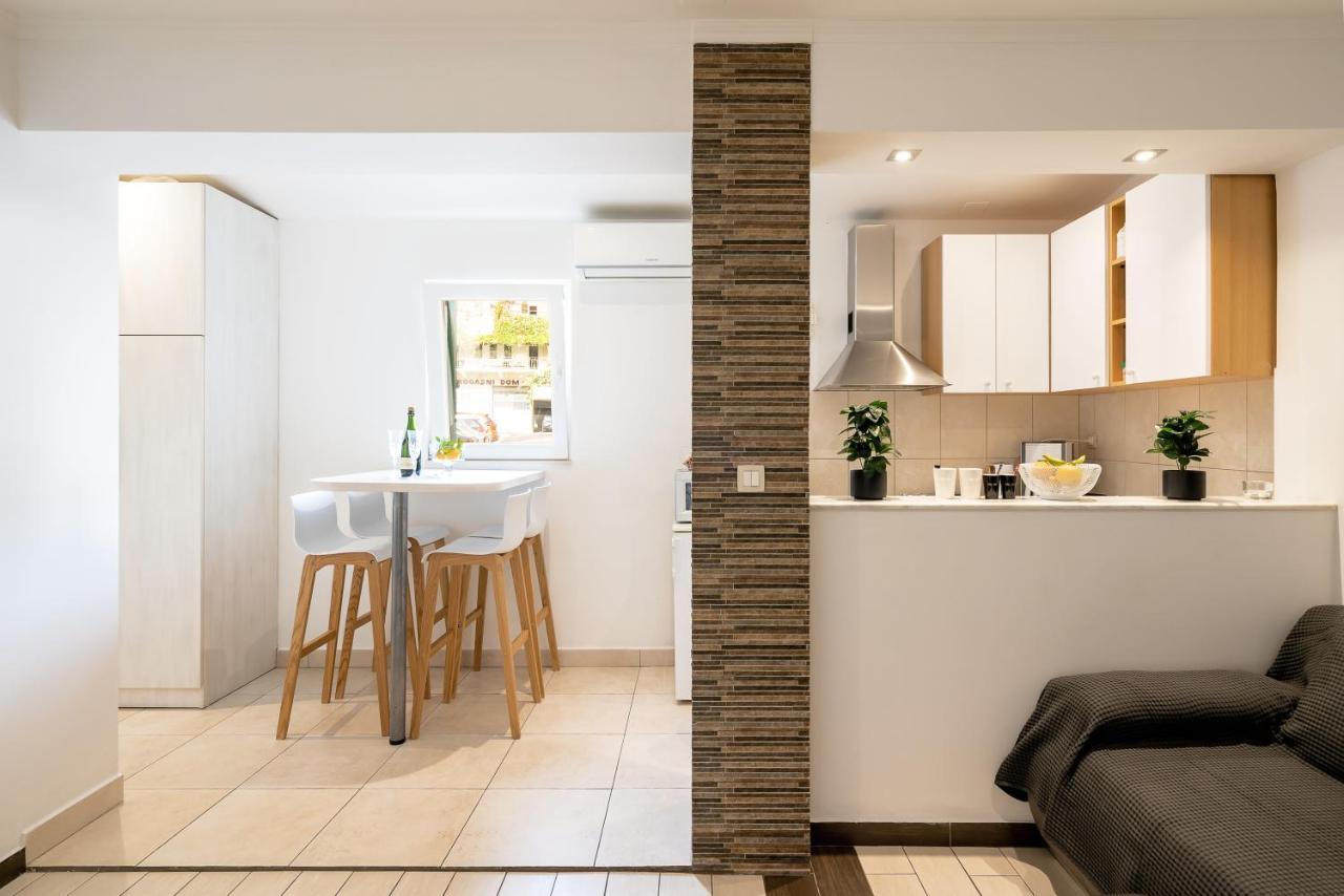 Studio Apartment La Luna Split Buitenkant foto