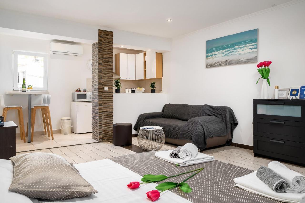 Studio Apartment La Luna Split Buitenkant foto