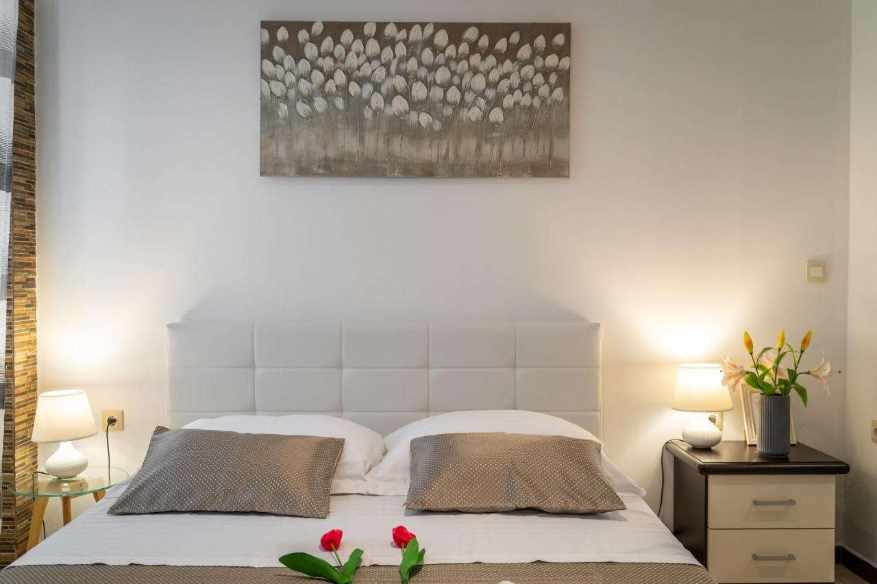 Studio Apartment La Luna Split Buitenkant foto