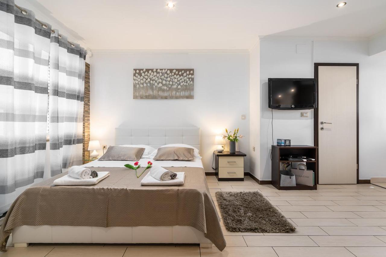 Studio Apartment La Luna Split Buitenkant foto